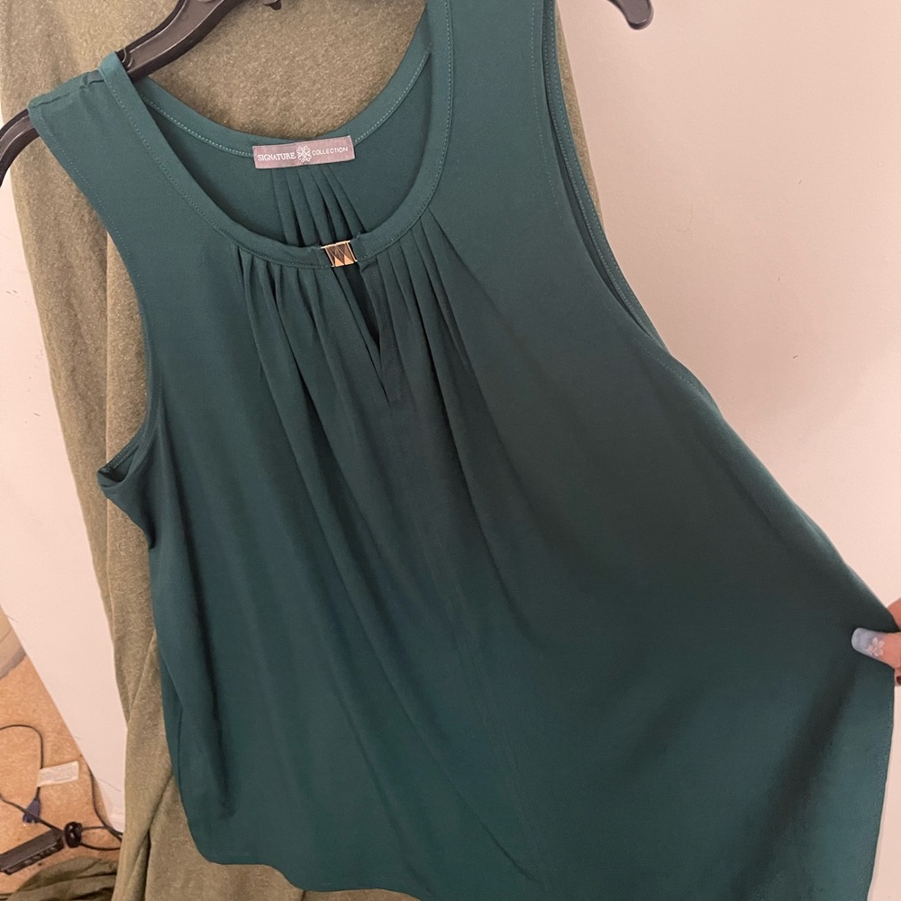 Green Signature Collection Top - Picture 5 of 9